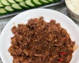 Hình bước làm 5 của món Ba rọi xào mắm ruốc