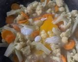Foto langkah ke 3 dari resep Cah kembang kol wortel telur.