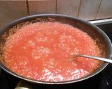 A picture of step 1 of Kefalonian Strapatsada.