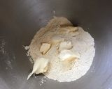 Une image de l'étape 5 de Pâte brisée aux amandes,lait et deux farines.