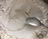 Foto del paso 1 de la receta: Pan integral con semillas de lino y girasol