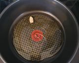 A picture of step 2 of Spaghetti with prawn, tomatoes and courgette pesto.