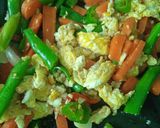 Foto langkah ke 3 dari resep Urak-arik telur sayur.