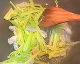 芹菜炒蝦仁的食譜步驟3照片