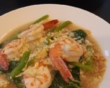 รูปขั้นตอนการทำที่ 2 ของ "เส้นไวไวราดหน้ากุ้ง" 🍜🦐😋