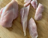 Foto del paso 2 de la receta: Pollo rebozado al estragón y sopa de estrellitas …