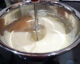 Foto langkah ke 2 dari resep Bolu Gulung Strawberry/Blueberry lembut irit telur.