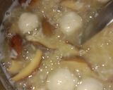 รูปขั้นตอนการทำที่ 5 ของ โจ๊กเห็ดหอมใส่ลูกชิ้น (Shiitake Mushroom and Meatball Congee)