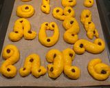 Foto del paso 6 de la receta: Lussebullar (bollo Sueco de azafrán)