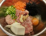 รูปขั้นตอนการทำที่ 2 ของ หัวใจแม่ลูก (ไก่ปั้นก้อนทอดใส้ไข่นกกระทา)
