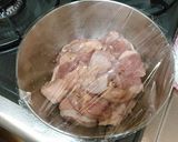 A picture of step 3 of Steamed Chicken Thighs with Garlic and Black Pepper on Napa Cabbage.