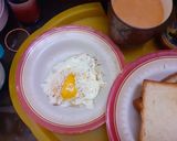 A picture of step 4 of Half fry egg.