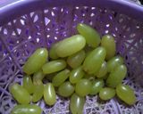 A picture of step 1 of Grapes Sabzi.