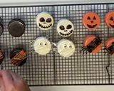 A picture of step 5 of Halloween Chocolate Covered Oreos.