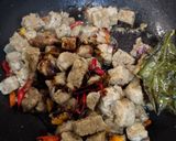 Foto langkah ke 3 dari resep Oseng Pedas Tempe Gembus.