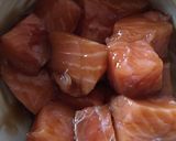 Foto del paso 2 de la receta Brochetas de salmón rápidas con arroz, también express!