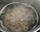 Foto del paso 7 de la receta: Tallarines de setas y castañas con setas y alga wakame