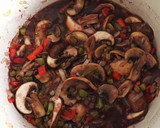 Foto del paso 2 de la receta: Estofado de pavo al vino tinto