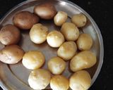 A picture of step 1 of Gralic potatoes with fryms. (lasaniya aloo & fryums).