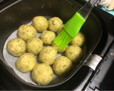 Foto del paso 4 de la receta: Bolitas de patata y queso