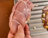 Foto del paso 1 de la receta: Pechuga de pollo 🐤 rellena en su salsa
