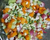 Hình bước làm 2 của món Salad Nga thuần chay