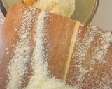 Foto del paso 4 de la receta: Sopa de cebolla con cerveza y crotones de parmesano, mostaza y tomillo