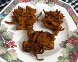 A picture of step 8 of Onion Pakoda.