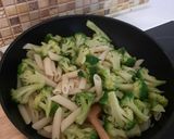 Brokkolis-csirkés szaftos penne recept fázis 4 fotója