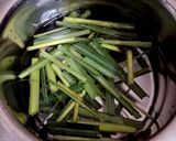A picture of step 1 of Lemon Grass Mint Tea.