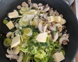 Une image de l'étape 1 de Gnocchi & champignons au beurre de sauge avec pecorino du citron & poireaux.