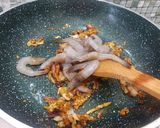 Gambar langkah 2 resipi Mee goreng udang.