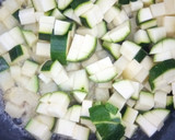 Foto del paso 5 de la receta: Lubina a la Plancha con Calabacín y Papitas a la Mantequilla al Wok con Mayonesa de Trufa