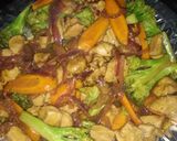 A picture of step 4 of Honey garlic chicken stir fry:.