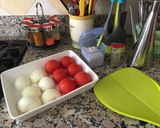 Foto del paso 1 de la receta: Cebolla con tomate بصلة بمطيشة
