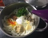Foto del paso 2 de la receta: Pescado con cebolla caramelizada y pasas