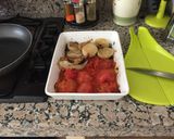 Foto del paso 2 de la receta: Cebolla con tomate بصلة بمطيشة