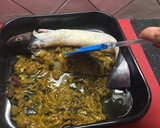 Foto del paso 4 de la receta: Pescado con cebolla caramelizada y pasas
