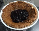Foto del paso 4 de la receta: Bomba de bizcocho de chocolate y frutos rojos