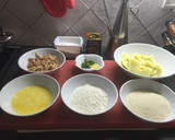 Foto del paso 1 de la receta: Tortas de patata rellenas de atún 