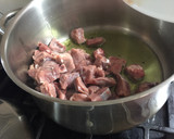 Foto del paso 2 de la receta: Carne con patatas y aceitunas 