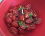 Foto del passaggio 1 della ricetta Gazpacho di datterini con gamberi allo zenzero