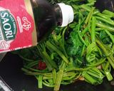 Foto langkah ke 4 dari resep Cah Kangkung Saus Tiram.