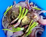 Foto del paso 6 de la receta Cebollas moradas encurtidas con guindillas y zanahorias