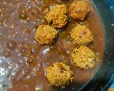 A picture of step 5 of Hakka noodles with gravy.