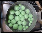 Foto langkah ke 4 dari resep Onde isi kacang tanah.