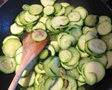 Une image de l'étape 1 de Terrine courgettes feta et menthe.