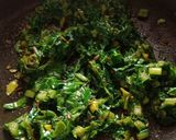 A picture of step 4 of Radish leaves curry.