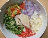 Foto langkah ke 4 dari resep Oseng pare ati ayam pedas.