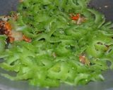 Foto langkah ke 7 dari resep Oseng pare ati ayam pedas.